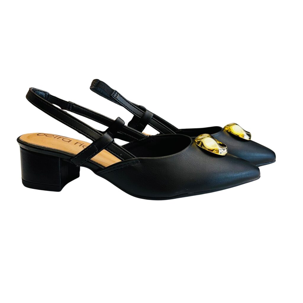 Zapato slingback negro Beira Rio- tacón bloque broche dorado